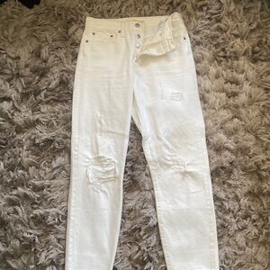Never worn white Levi’ “wedgie”
